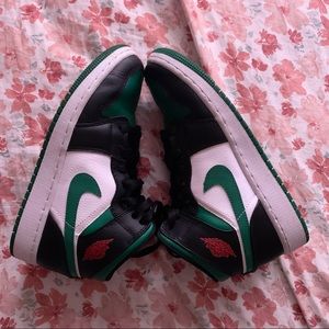 Nike Air Jordan 1 Mid GS Black Pine Green 554725-067 Youth Size 5.5Y / Womens 7